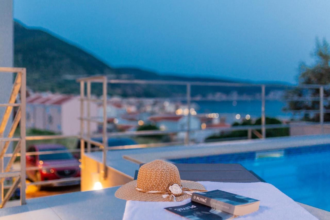 Seaside Elegance Suites Komiza Exterior photo